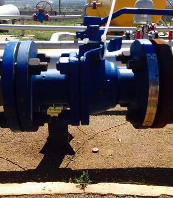 blue color valve installed in the outdoor of clients industrial unit by gate valve manufacturer Indonesia